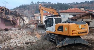 Osmangazi'de metruk binaların yıkımı sürüyor