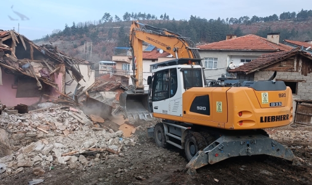 Osmangazi'de metruk binaların yıkımı sürüyor