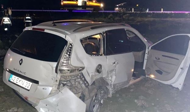 Otomobil tarlaya uçtu: Yaralılar var