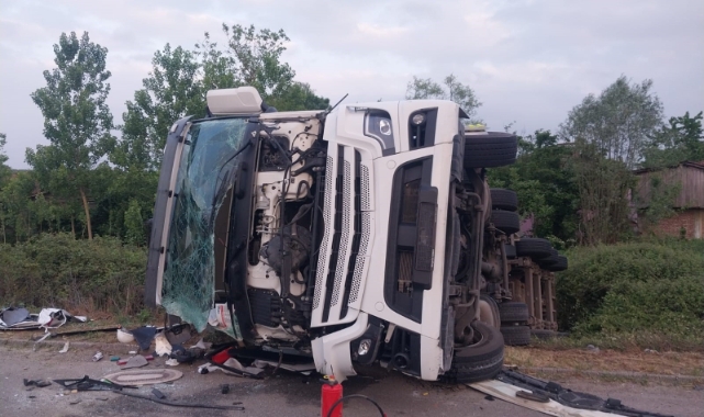Otoyolda LPG yüklü tanker ile TIR çarpıştı: 1 yaralı
