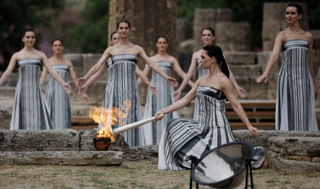 Paris 2024 Olimpiyat Oyunları meşalesi yakıldı