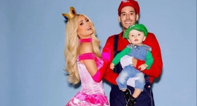 Paris Hilton kızının yüzünü ilk kez gösterdi