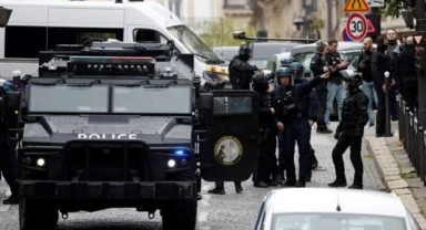 Paris'te canlı bomba alarmı!