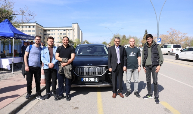 Rektör Kutluhan, TOGG’un deneme sürüşünü öğrencilerle birlikte yaptı