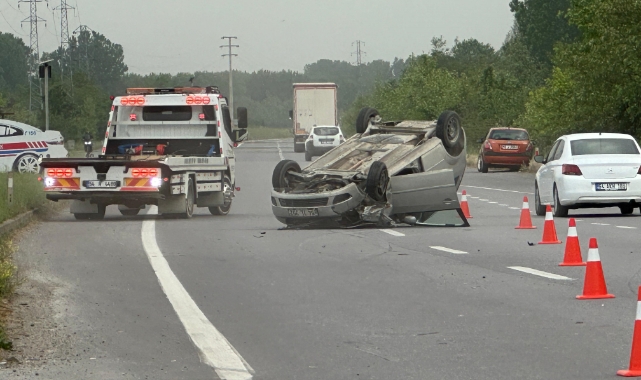 Sakarya’da ciple çarpışan otomobil takla attı: 1 yaralı