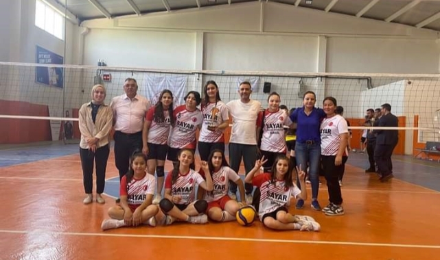 Sarıgöl'de Yıldız Kızlar Voleybol Turnuvası tamamlandı