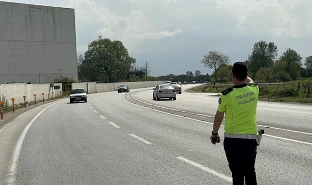Selektörle radar uyarısı yapmak suç mu?