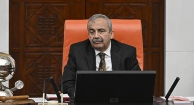 Sırrı Süreyya Önder rahatsızlandı!