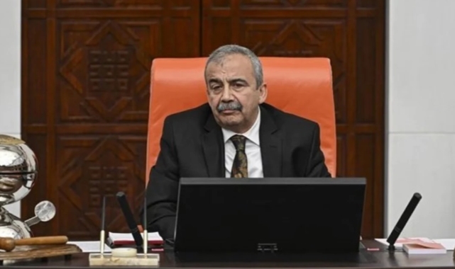 Sırrı Süreyya Önder rahatsızlandı!