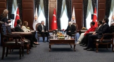 Siyasi partiler bugün bayramlaşacak
