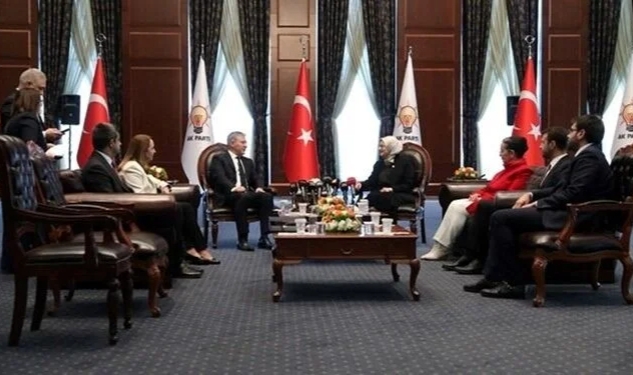 Siyasi partiler bugün bayramlaşacak