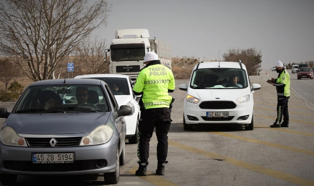 Tatili dönüşünde sürücülere 'yol hipnozu' uyarısı