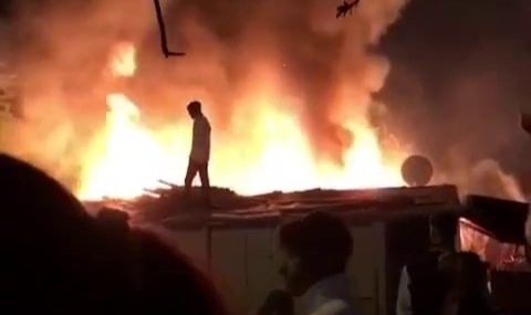 Tek katlı ev alev topuna döndü