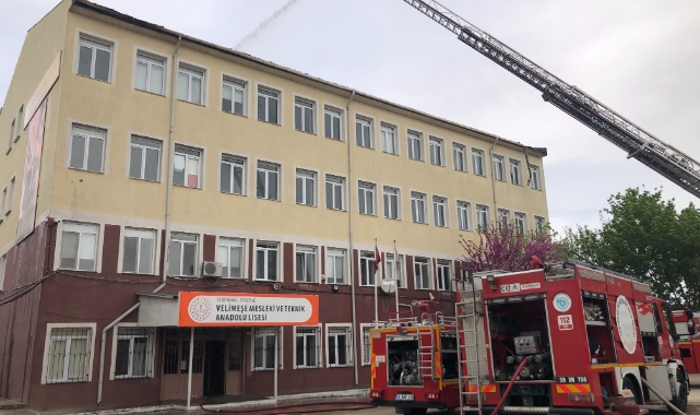 Tekirdağ’da okul çatısı alev alev yandı!