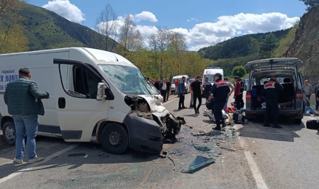Üniversite öğrencilerini taşıyan araç kaza yaptı: Yaralılar var!