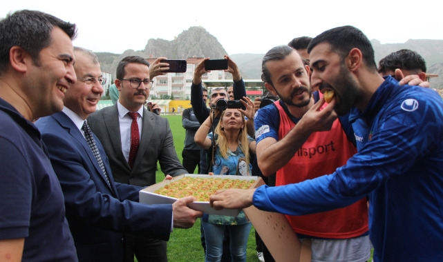 Vali Doruk’tan Amasyasporlu futbolculara moral desteği