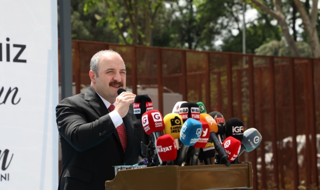 Varank: Milletin nazarında İstiklal Marşı'na, Türk bayrağına saygı duymayanın hiçbir itibarı olmaz