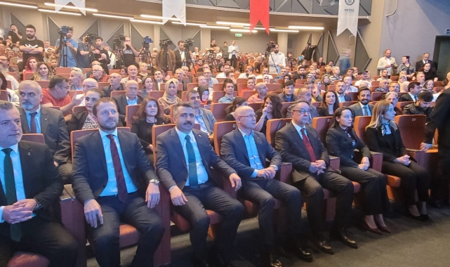 Yıldırım Belediye Başkanı Oktay Yılmaz mazbatasını aldı