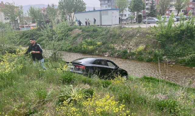 Yolunu kaybeden vatandaş su kanalına uçtu