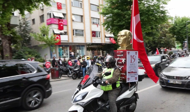 19 Mayıs’ı kutlamak için toplanan motosikletliler öldürülen taksici ve motokuryeleri andı
