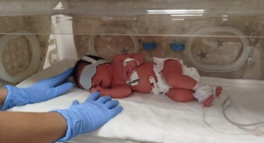 2 günlük bebeği dağ yolunda ölüme terk ettiler