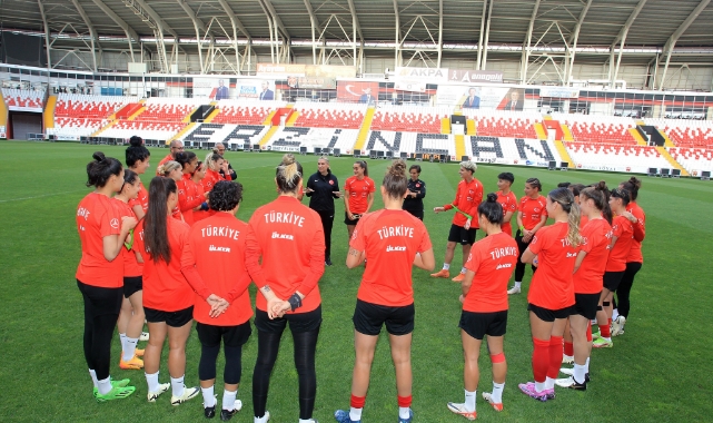 A Milli Kadın Futbol Takımı, Erzincan'da hazırlıklarını sürdürdü