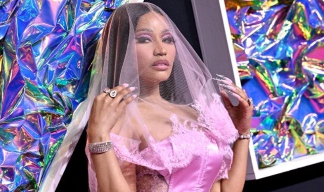 ABD'li şarkıcı Nicki Minaj, gözaltına alındı