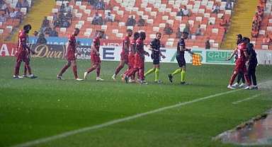 Adana Demirspor - Gaziantep FK maçına ara verildi