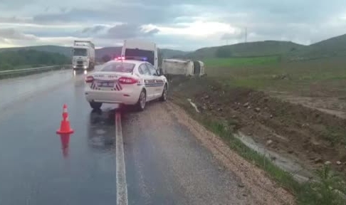 Ankara'da minibüs takla attı: 9 yaralı