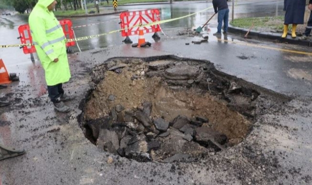 Ankara'da yollar çöktü