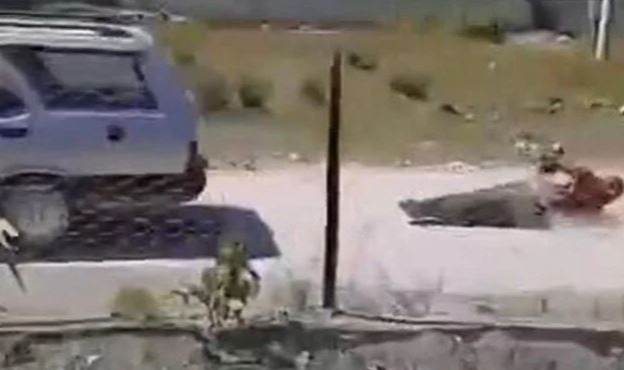 Antalya'da akıl almaz olay: Otomobilin arkasına bağlayıp sürükledi