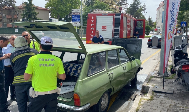 Aracı yandı, imdadına polis ekipleri yetişti!