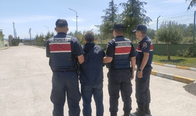 Aranan şahıs cenazede yakalandı!