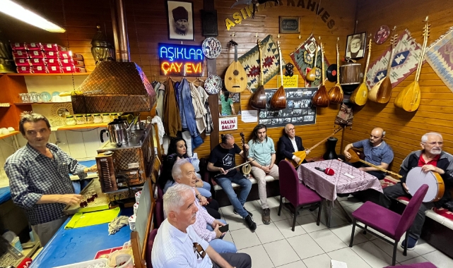 Aşıklar Kahvesi'nde, 69 yıldır masa oyunu ve sohbet yasak!