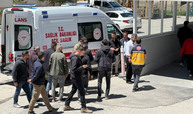 Askeri araç devrildi: 11 asker yaralı