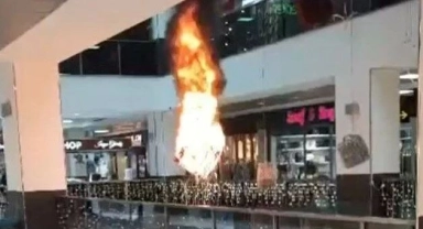 AVM'de faciadan dönüldü: Avize alev aldı!