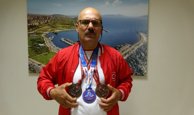 Ayakkabı boyacılığı yapan bilek güreşçisi, Slovakya’daki turnuvada 3. oldu
