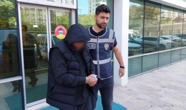 Ayrıldığı kadının evinin kapısını ateşe verdi