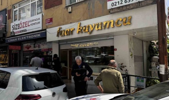 Bahçelievler’de havalandırma boşluğundan girip kuyumcu soydular