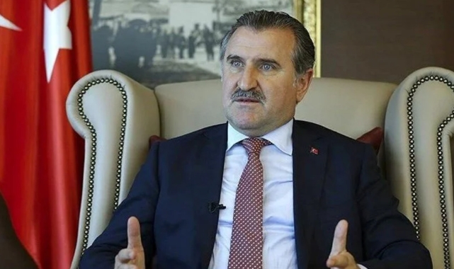 Bakan Bak milli sporcuları tebrik etti
