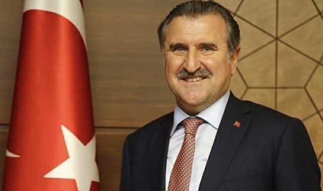 Bakan Bak’tan kadın futbol takımına tebrik mesajı!