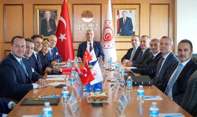 Bakan Bolat Makedonyalı iş insanları ile bir araya geldi