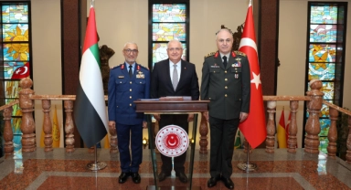 Bakan Güler, BAE Genelkurmay Başkanı Al Mazrouei ile görüştü