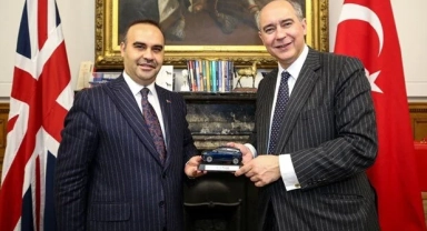 Bakan Kacır Londra'da