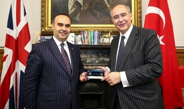 Bakan Kacır Londra'da