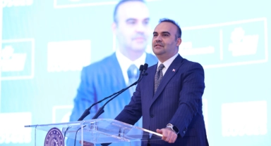 Bakan Kacır: Sanayimizde çarklar dönmeye devam ediyor