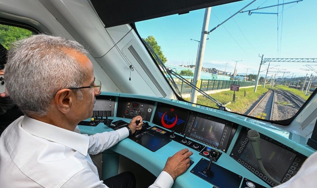 Bakan Uraloğlu: Milli elektrikli tren seti 1 yılda 575 bin yolcu taşıdı