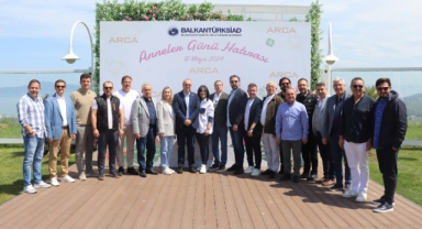 BALKANTÜRKSİAD'tan anneler günü kutlaması