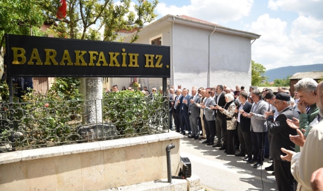 Barakfakih Hazretleri kabri başında anıldı