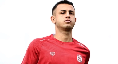 Bartuğ Elmaz, Sivasspor’a veda etti